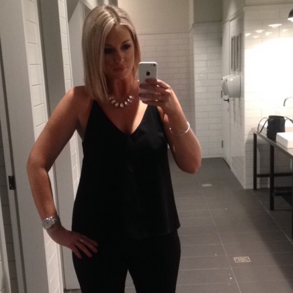 E.SSUE open back tank🖤 - Picture 2 of 5